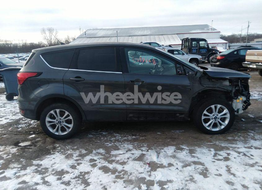 Photo 13 of 2019 Ford Escape SE (VIN 1FMCU0GD7KUC35531)
