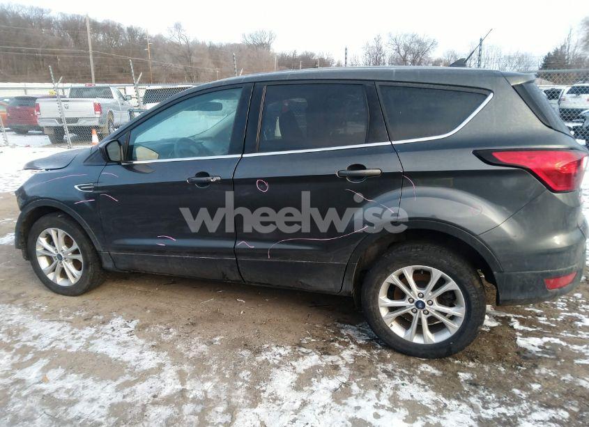 Photo 14 of 2019 Ford Escape SE (VIN 1FMCU0GD7KUC35531)
