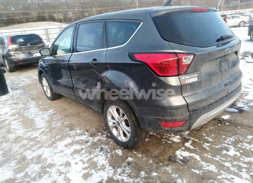 Photo 3 of 2019 Ford Escape SE (VIN 1FMCU0GD7KUC35531)
