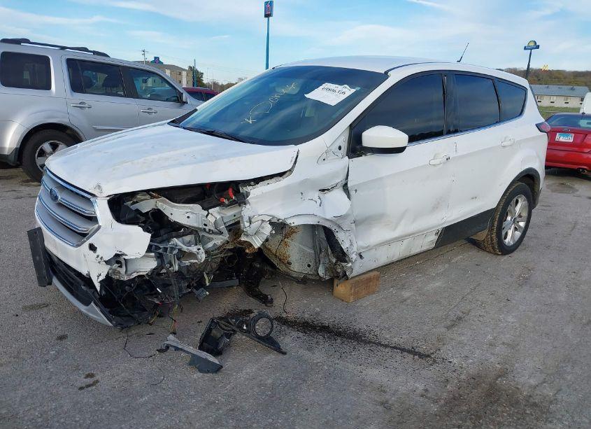 Photo 2 of 2019 Ford Escape SE (VIN 1FMCU0GD7KUC36971)