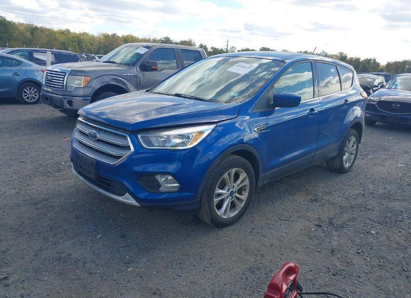 Photo 2 of 2019 Ford Escape SE (VIN 1FMCU0GD7KUC37019)