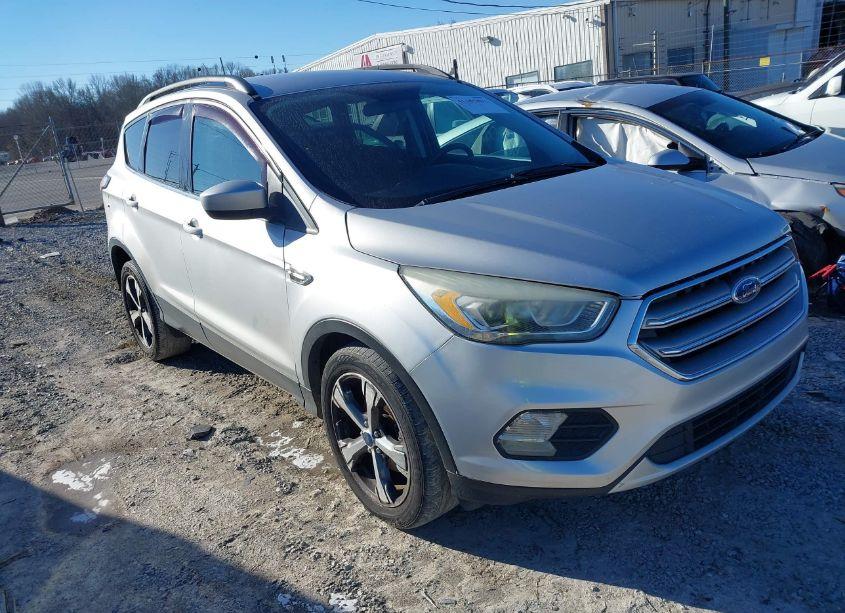 2017 Ford Escape SE (VIN 1FMCU0GD8HUA18613) main photo