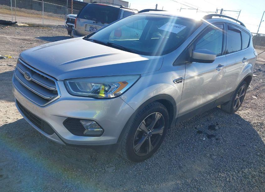 Photo 2 of 2017 Ford Escape SE (VIN 1FMCU0GD8HUA18613)