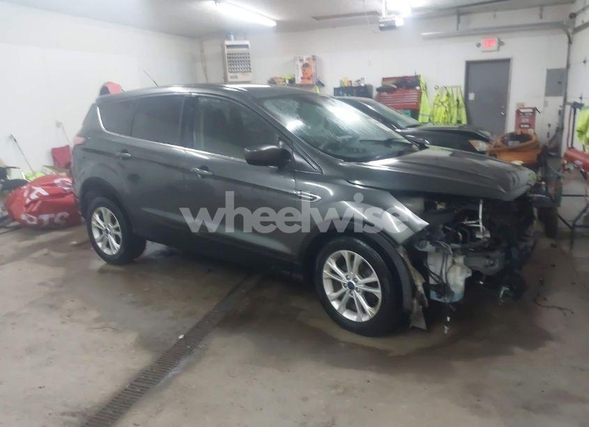 2017 Ford Escape SE (VIN 1FMCU0GD8HUA40689) main photo