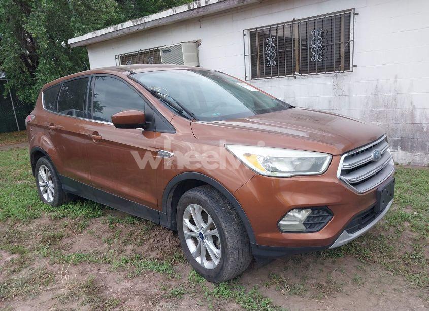 2017 Ford Escape SE (VIN 1FMCU0GD8HUA44225) main photo
