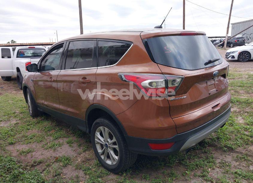 Photo 3 of 2017 Ford Escape SE (VIN 1FMCU0GD8HUA44225)