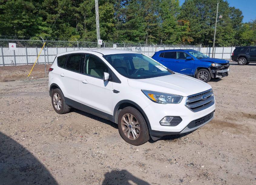 2017 Ford Escape SE (VIN 1FMCU0GD8HUA62594) main photo