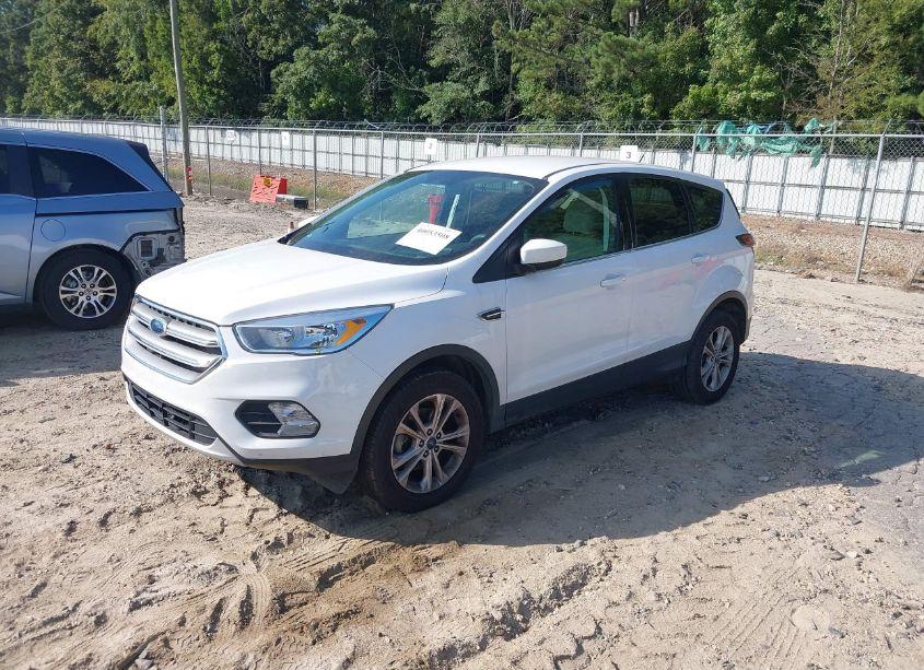 Photo 2 of 2017 Ford Escape SE (VIN 1FMCU0GD8HUA62594)