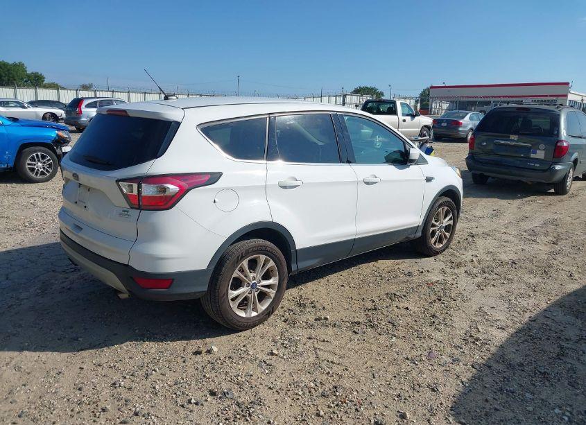 Photo 4 of 2017 Ford Escape SE (VIN 1FMCU0GD8HUA62594)