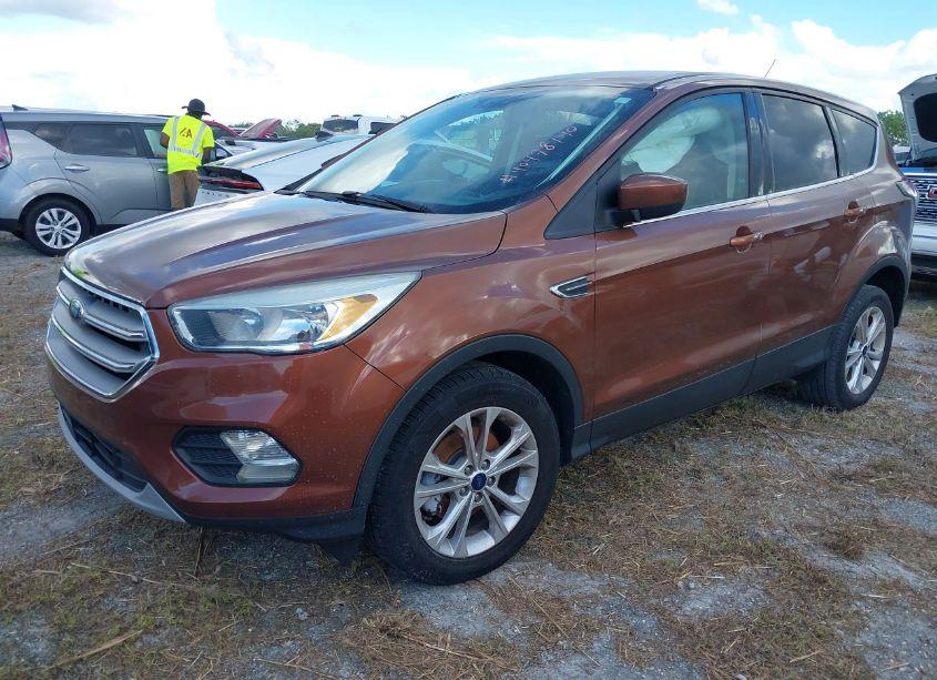 Photo 2 of 2017 Ford Escape SE (VIN 1FMCU0GD8HUB19733)