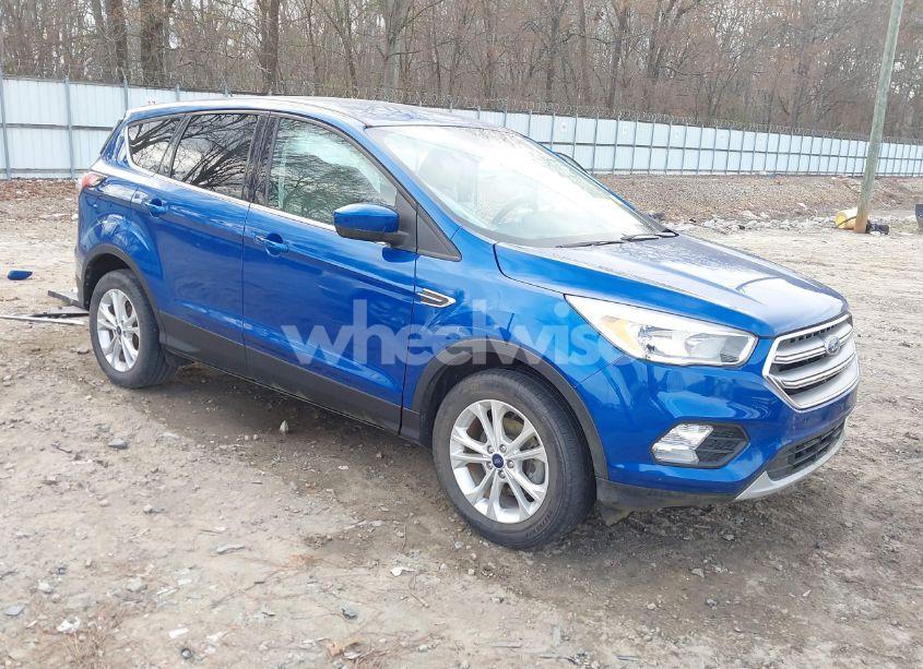2017 Ford Escape SE (VIN 1FMCU0GD8HUB64784) main photo