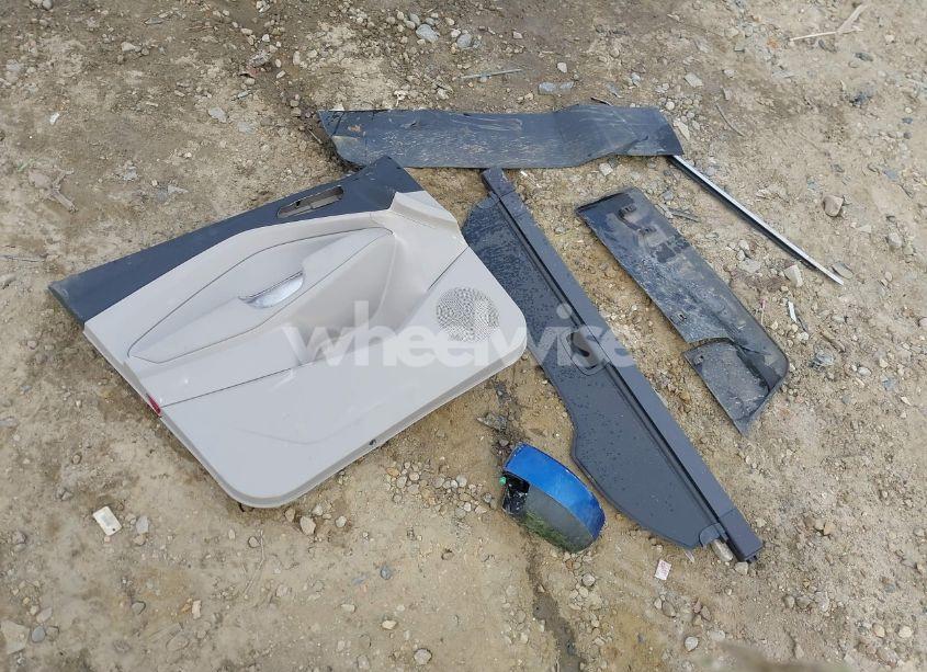 Photo 12 of 2017 Ford Escape SE (VIN 1FMCU0GD8HUB64784)