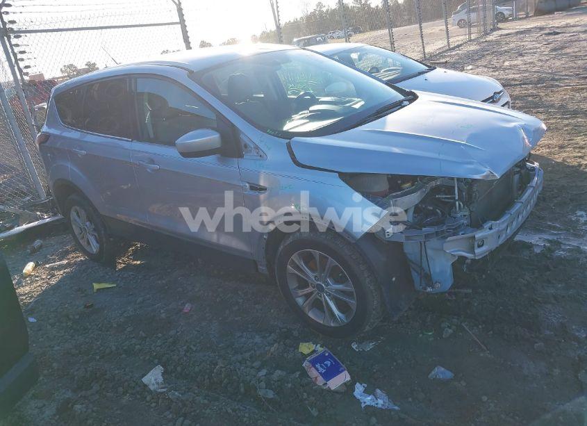 2017 Ford Escape SE (VIN 1FMCU0GD8HUB86056) main photo