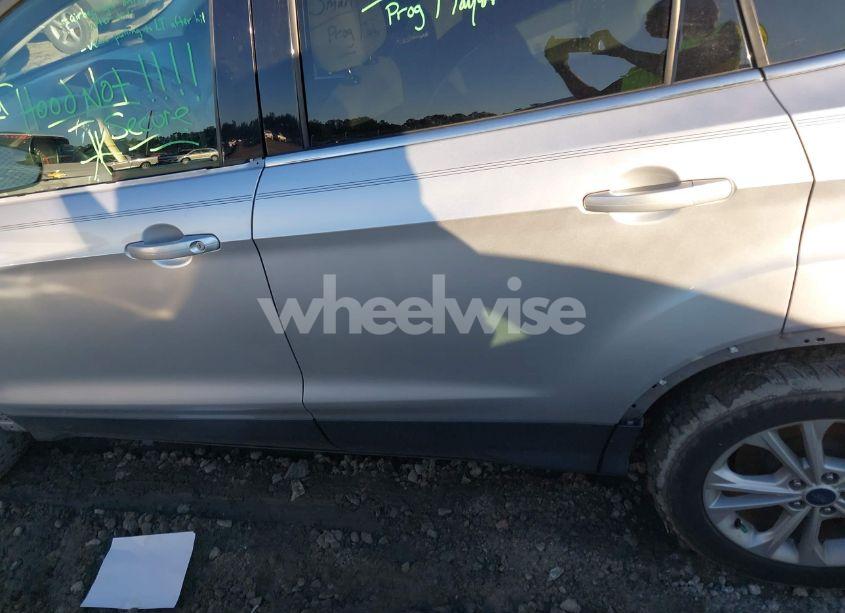 Photo 15 of 2017 Ford Escape SE (VIN 1FMCU0GD8HUB86056)