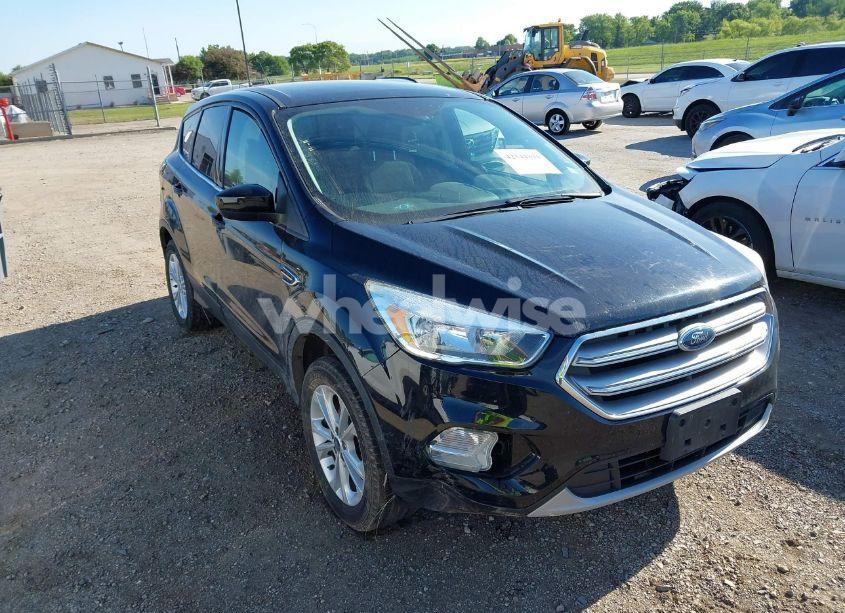 2017 Ford Escape SE (VIN 1FMCU0GD8HUB99096) main photo