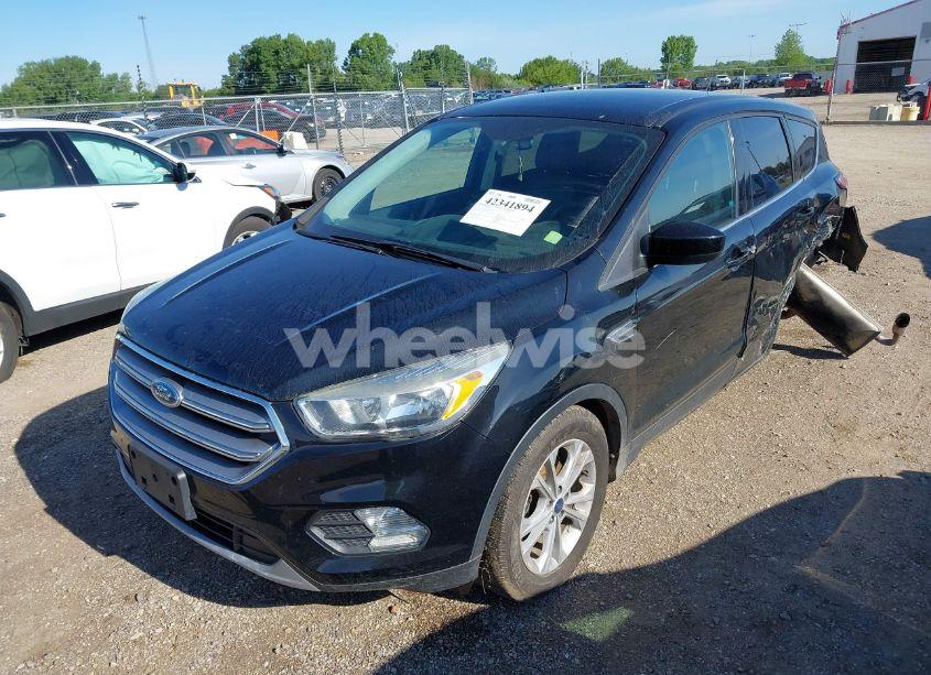 Photo 2 of 2017 Ford Escape SE (VIN 1FMCU0GD8HUB99096)