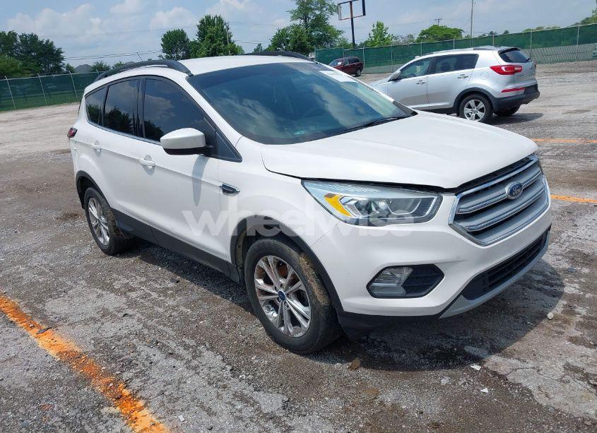 2017 Ford Escape SE (VIN 1FMCU0GD8HUC09092) main photo