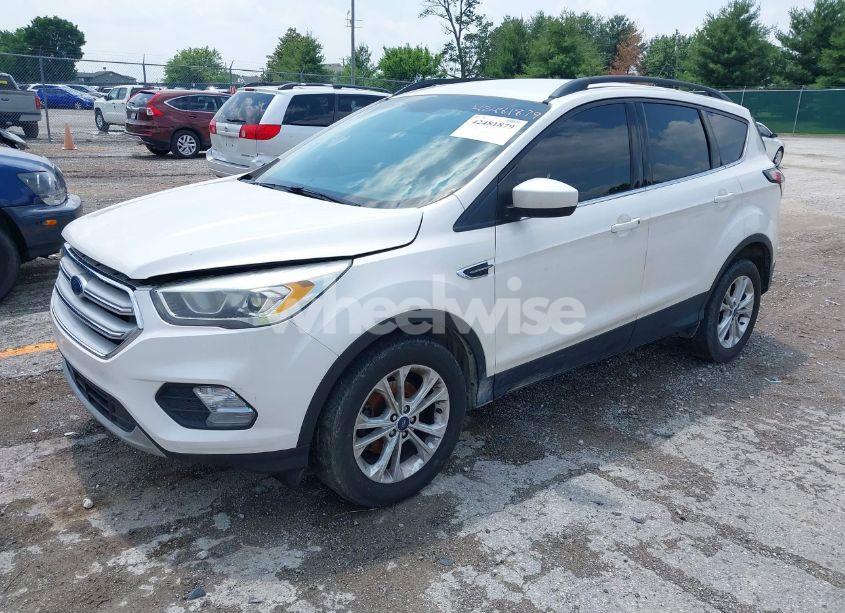 Photo 2 of 2017 Ford Escape SE (VIN 1FMCU0GD8HUC09092)