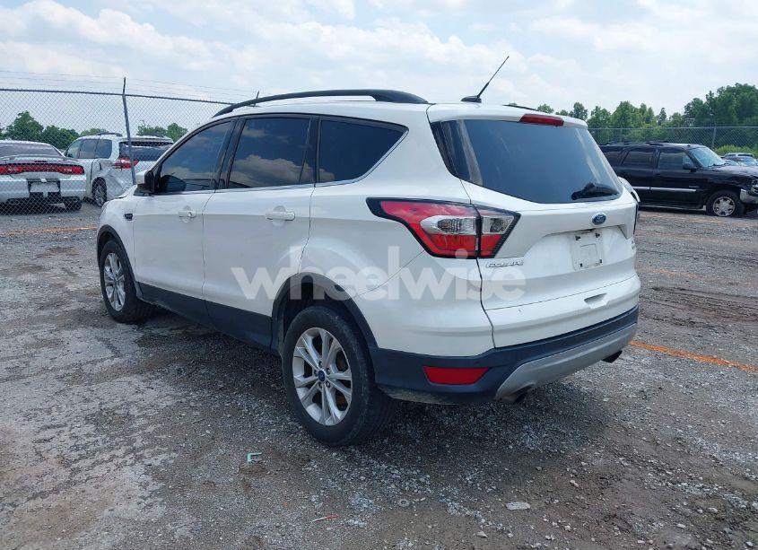 Photo 3 of 2017 Ford Escape SE (VIN 1FMCU0GD8HUC09092)
