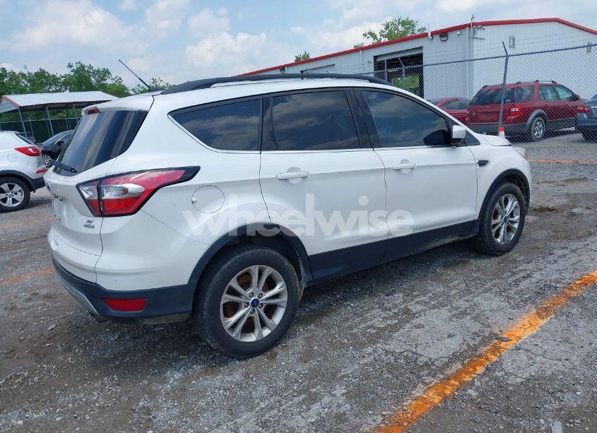 Photo 4 of 2017 Ford Escape SE (VIN 1FMCU0GD8HUC09092)
