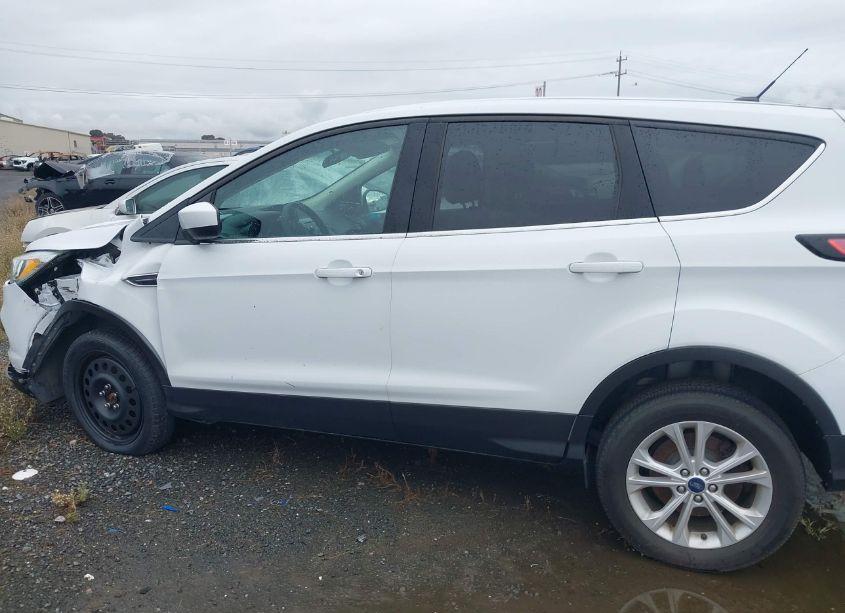 Photo 15 of 2017 Ford Escape SE (VIN 1FMCU0GD8HUC12431)