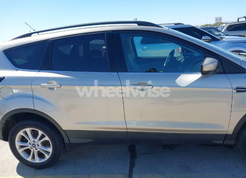 Photo 13 of 2017 Ford Escape SE (VIN 1FMCU0GD8HUC47745)
