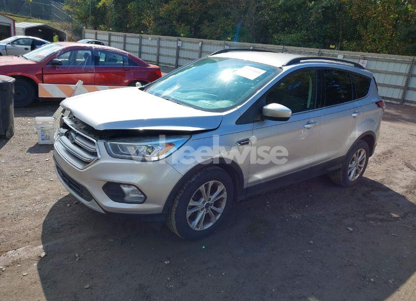 Photo 2 of 2017 Ford Escape SE (VIN 1FMCU0GD8HUC64271)