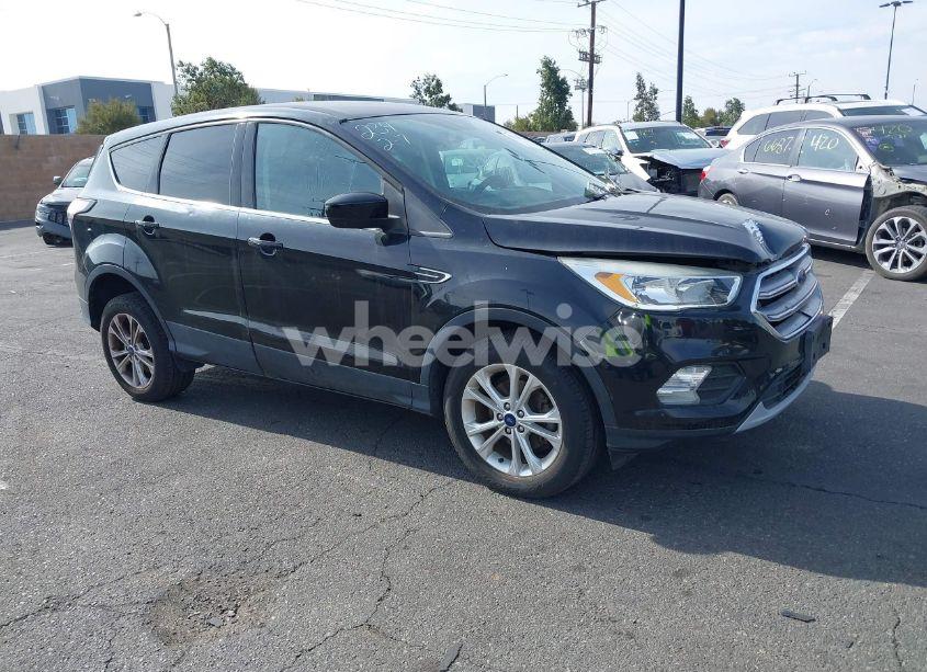 2017 Ford Escape SE (VIN 1FMCU0GD8HUD54133) main photo
