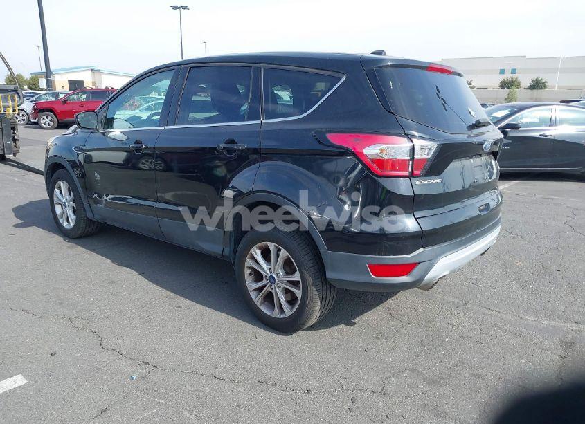 Photo 3 of 2017 Ford Escape SE (VIN 1FMCU0GD8HUD54133)