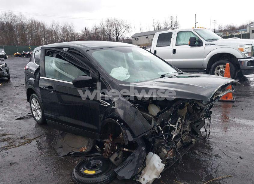 2017 Ford Escape SE (VIN 1FMCU0GD8HUD71949) main photo