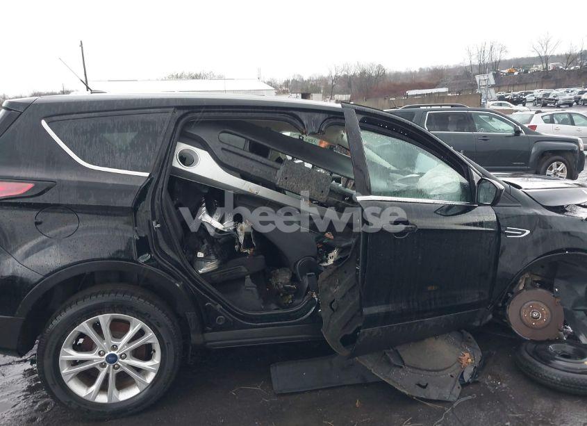 Photo 13 of 2017 Ford Escape SE (VIN 1FMCU0GD8HUD71949)