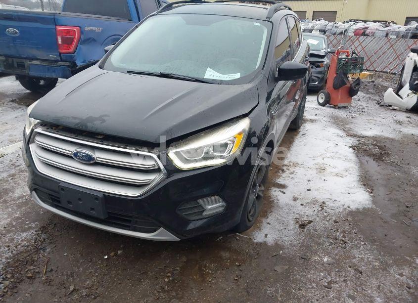 Photo 2 of 2017 Ford Escape SE (VIN 1FMCU0GD8HUE27467)