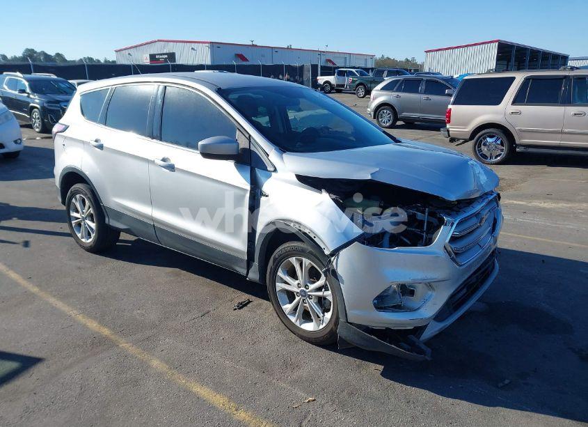 2017 Ford Escape SE (VIN 1FMCU0GD8HUE37870) main photo