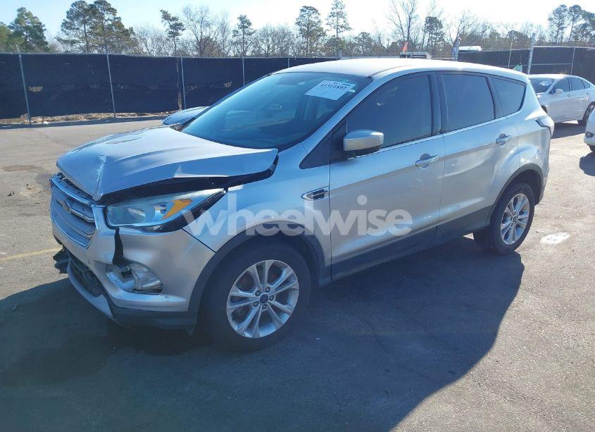 Photo 2 of 2017 Ford Escape SE (VIN 1FMCU0GD8HUE37870)