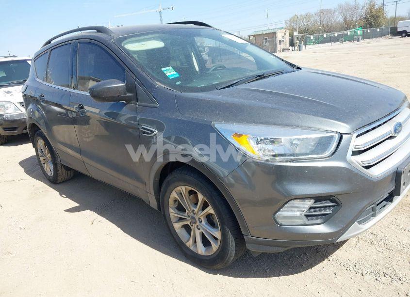 2018 Ford Escape SE (VIN 1FMCU0GD8JUA63895) main photo