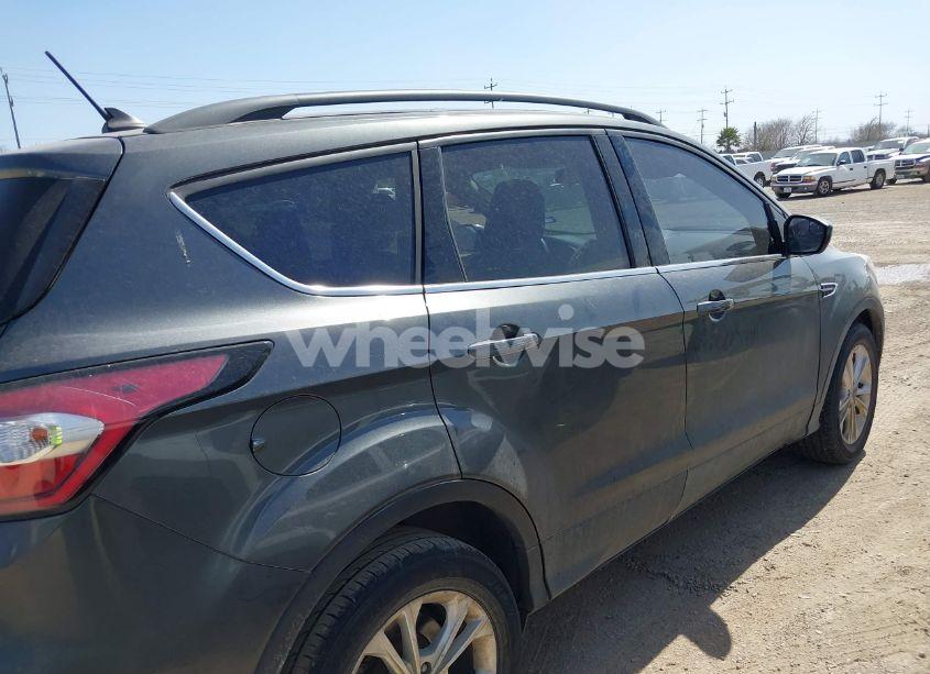 Photo 13 of 2018 Ford Escape SE (VIN 1FMCU0GD8JUA63895)