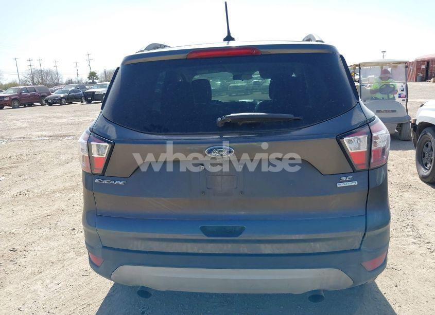 Photo 16 of 2018 Ford Escape SE (VIN 1FMCU0GD8JUA63895)