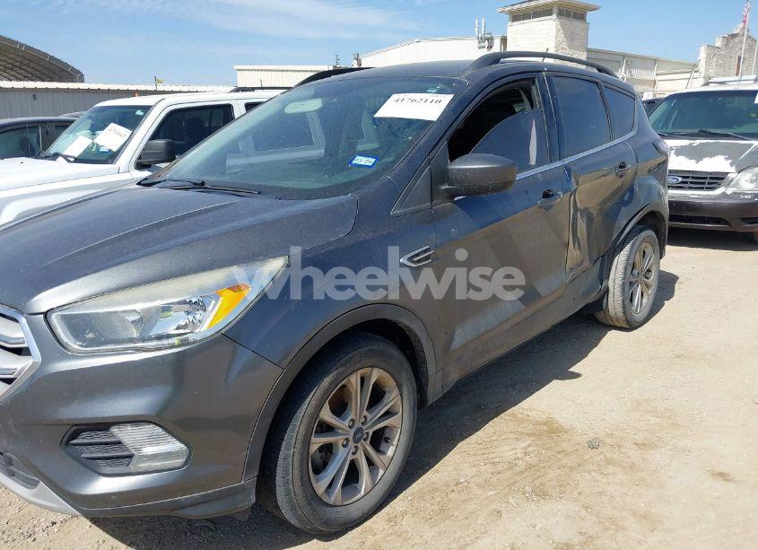 Photo 2 of 2018 Ford Escape SE (VIN 1FMCU0GD8JUA63895)