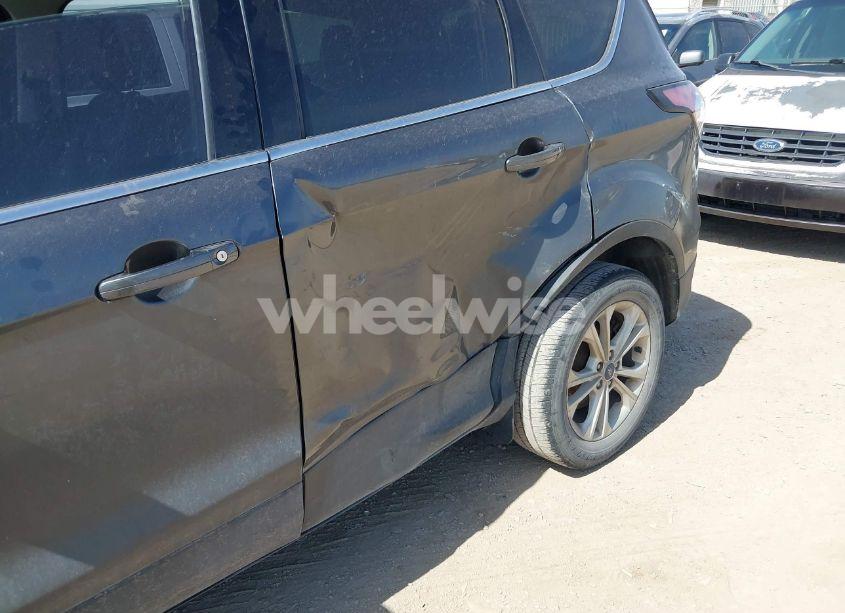 Photo 6 of 2018 Ford Escape SE (VIN 1FMCU0GD8JUA63895)