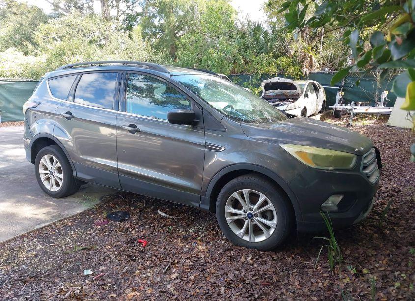 2018 Ford Escape SE (VIN 1FMCU0GD8JUA65680) main photo