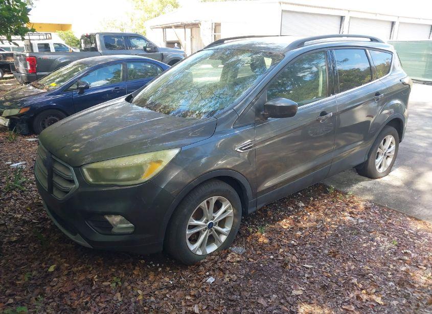 Photo 2 of 2018 Ford Escape SE (VIN 1FMCU0GD8JUA65680)