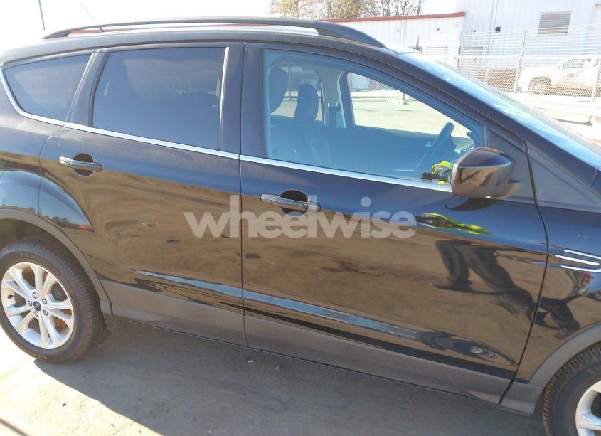 Photo 13 of 2018 Ford Escape SE (VIN 1FMCU0GD8JUA89123)