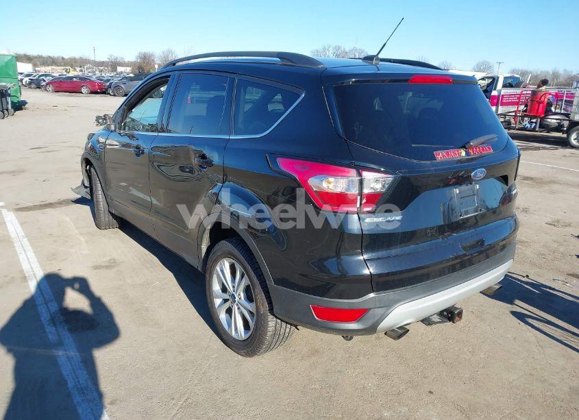 Photo 3 of 2018 Ford Escape SE (VIN 1FMCU0GD8JUA89123)