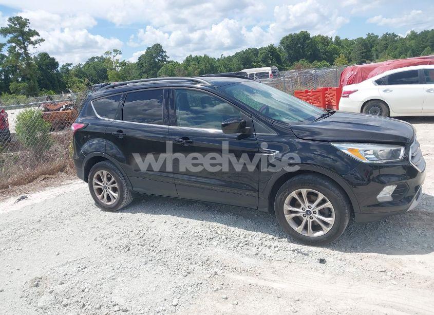 Photo 13 of 2018 Ford Escape SE (VIN 1FMCU0GD8JUB45769)