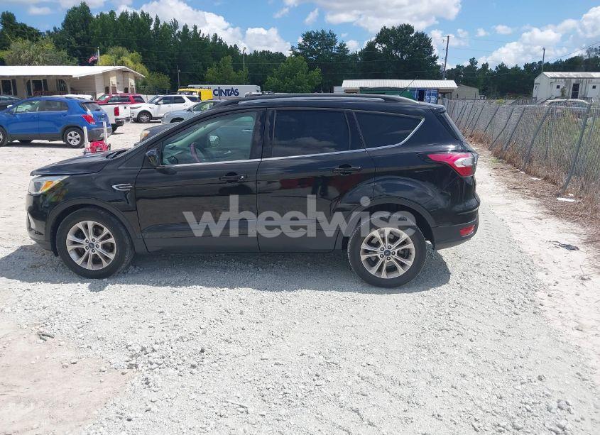 Photo 14 of 2018 Ford Escape SE (VIN 1FMCU0GD8JUB45769)