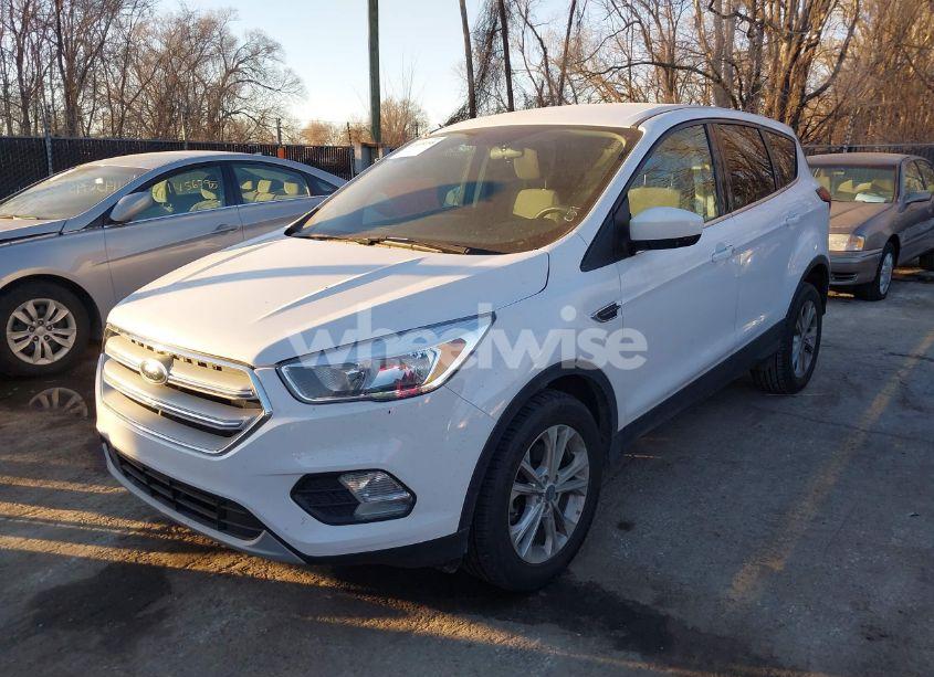 Photo 2 of 2019 Ford Escape SE (VIN 1FMCU0GD8KUA34995)