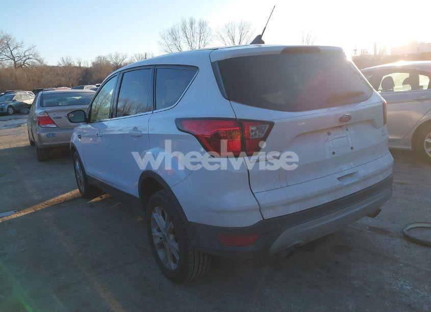 Photo 3 of 2019 Ford Escape SE (VIN 1FMCU0GD8KUA34995)