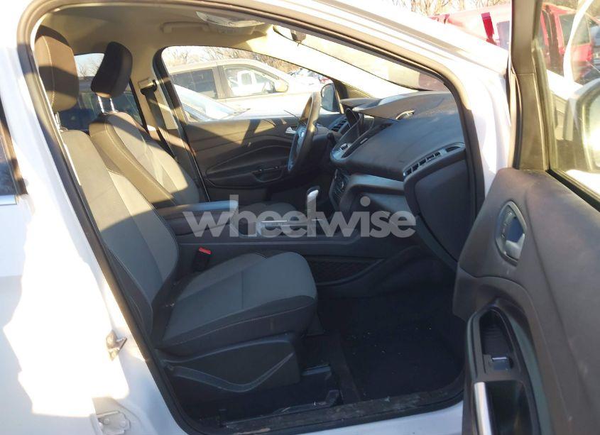 Photo 5 of 2019 Ford Escape SE (VIN 1FMCU0GD8KUA34995)