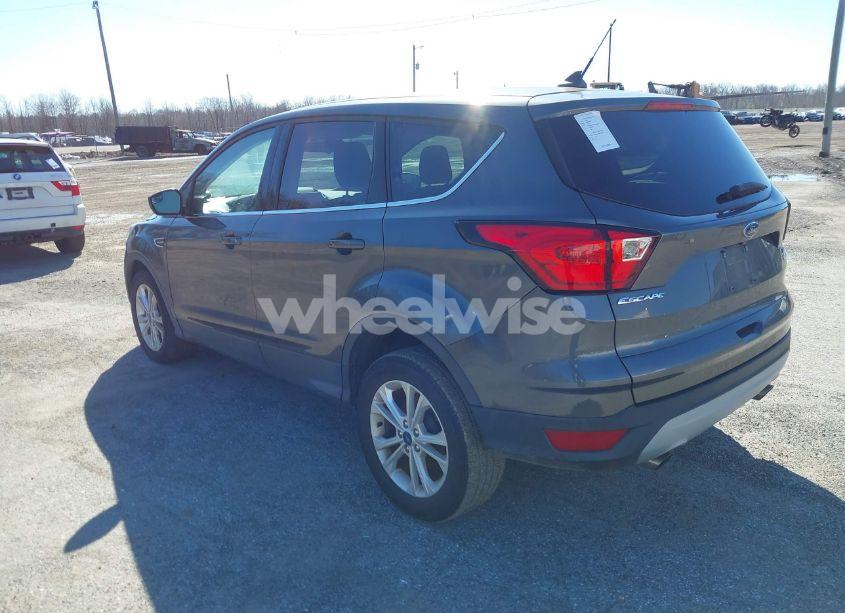 Photo 3 of 2019 Ford Escape SE (VIN 1FMCU0GD8KUA50680)