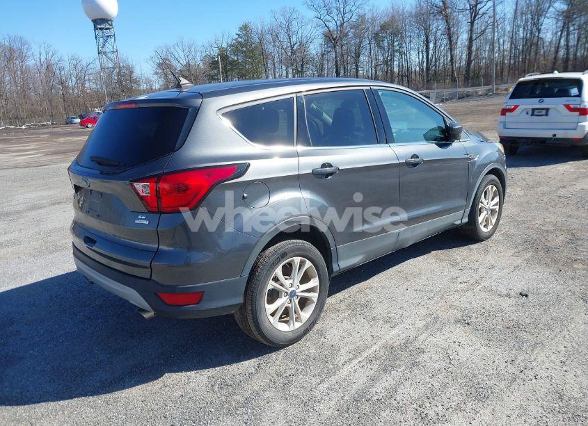 Photo 4 of 2019 Ford Escape SE (VIN 1FMCU0GD8KUA50680)